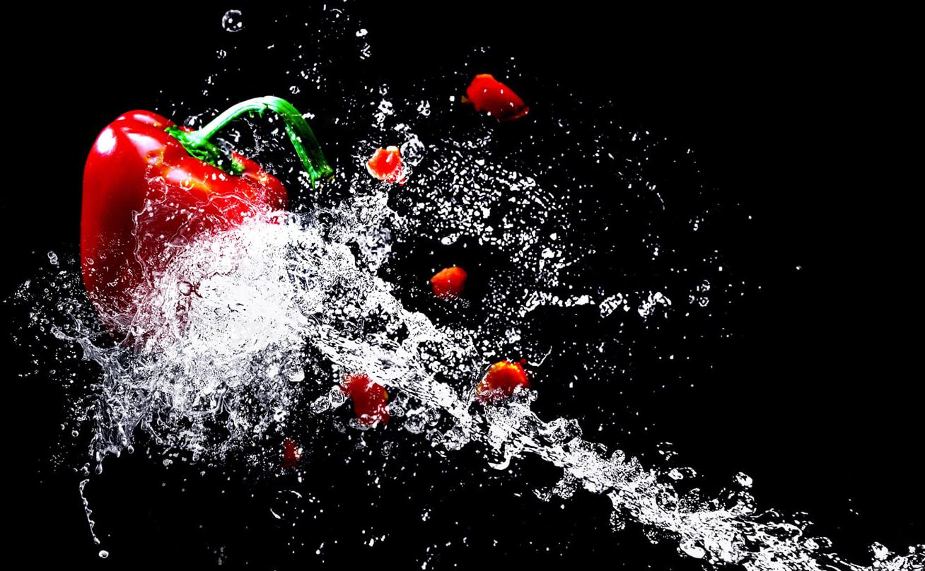红甜椒被水喷淋